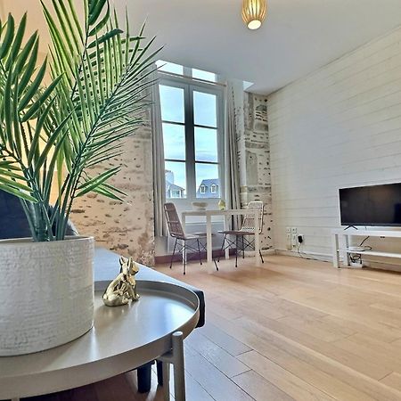 Wonderhost, Bois Et Pierre En Coeur De Ville Pau Ngoại thất bức ảnh
