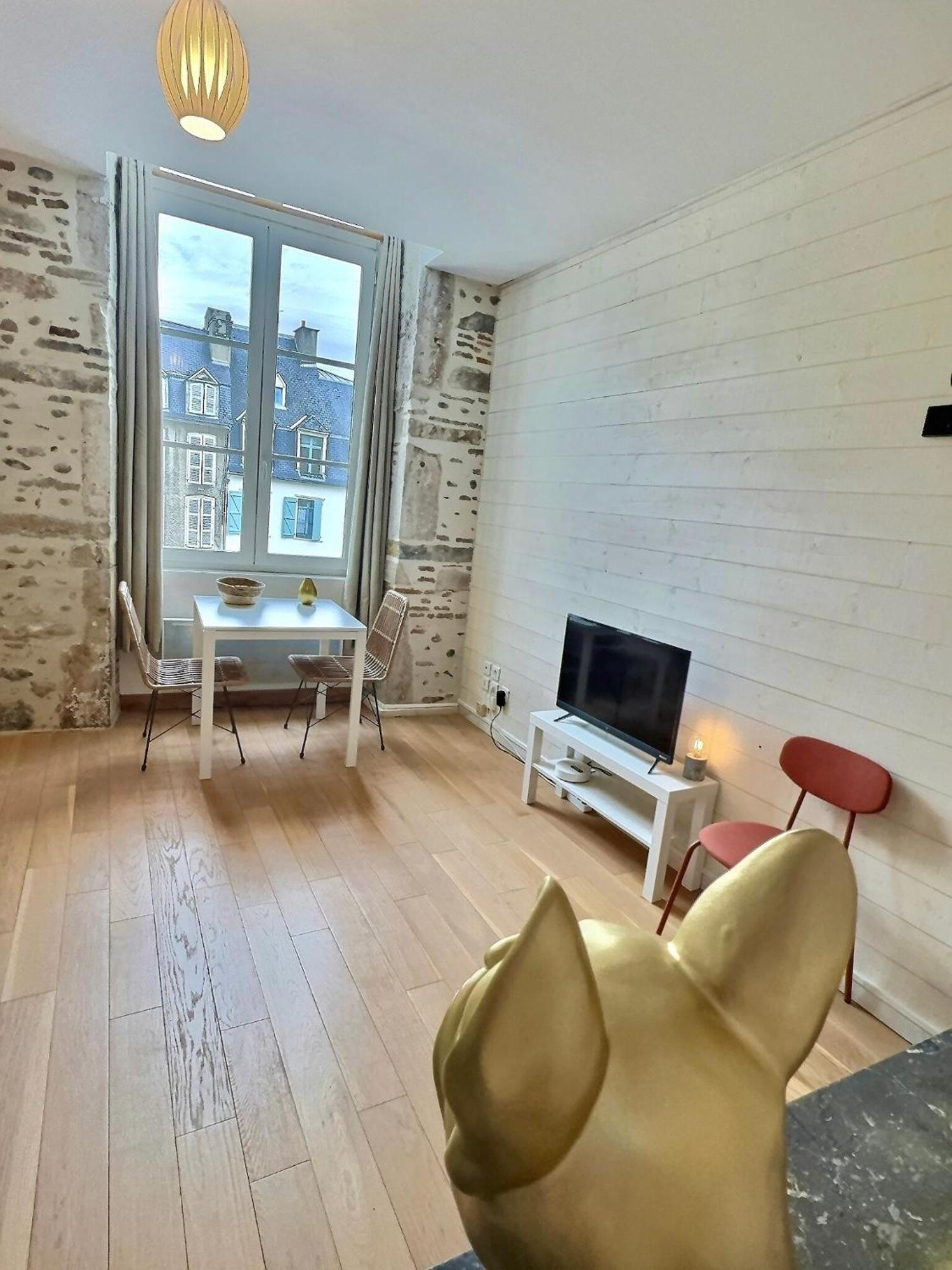 Wonderhost, Bois Et Pierre En Coeur De Ville Pau Ngoại thất bức ảnh