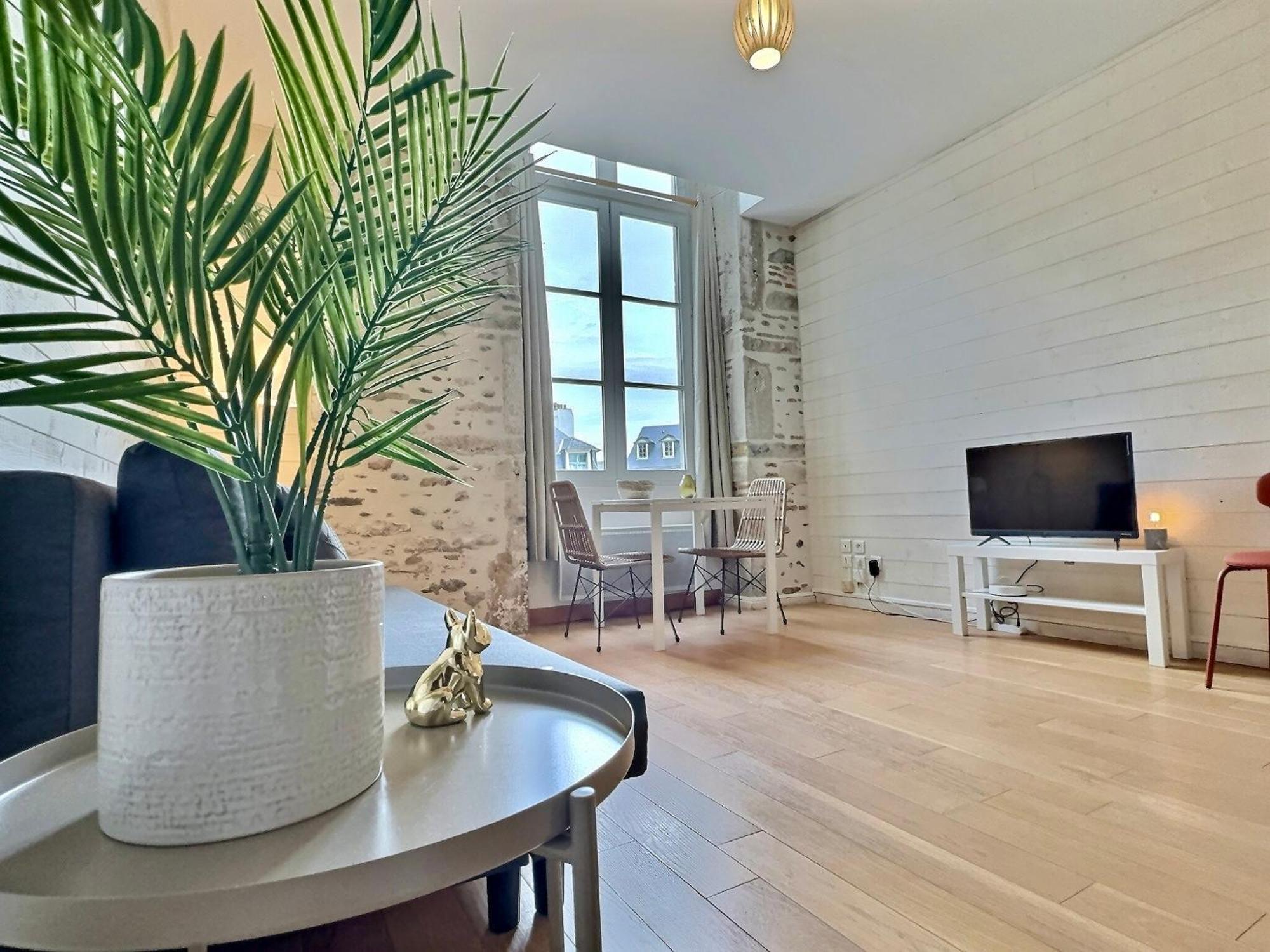 Wonderhost, Bois Et Pierre En Coeur De Ville Pau Ngoại thất bức ảnh